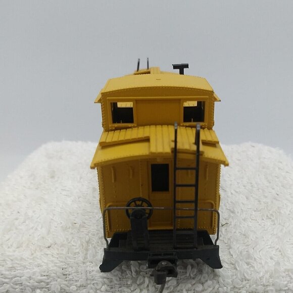 MainLine Rio Granada Caboose Train Yellow - Picture 4 of 12
